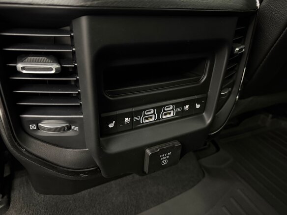2022 Ram 1500 Crew Cab V, серебристый, 7450000 рублей - вид 13