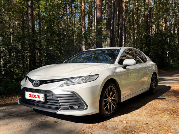 2021 Toyota Camry VIII (XV70) Рестайлинг, белый - вид 1