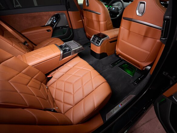 2026 BMW 7 серии 740 xDrive VII (G70) Рестайлинг, зелёный, 27790000 рублей - вид 16