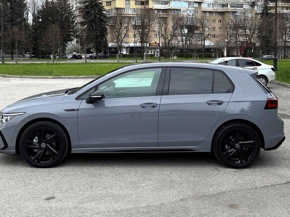 2023 Volkswagen Golf VIII, серый, 2130000 рублей - вид 4