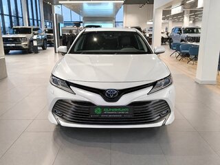 2019 Toyota Camry VIII (XV70), белый, 2820000 рублей, вид 2