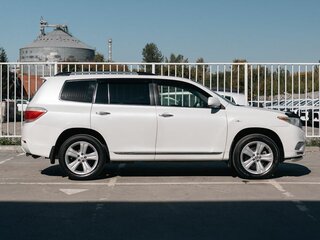 2011 Toyota Highlander II (XU40) Рестайлинг, белый, 1665000 рублей, вид 4