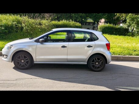 2010 Volkswagen Polo V, серебристый, 573000 рублей, вид 2