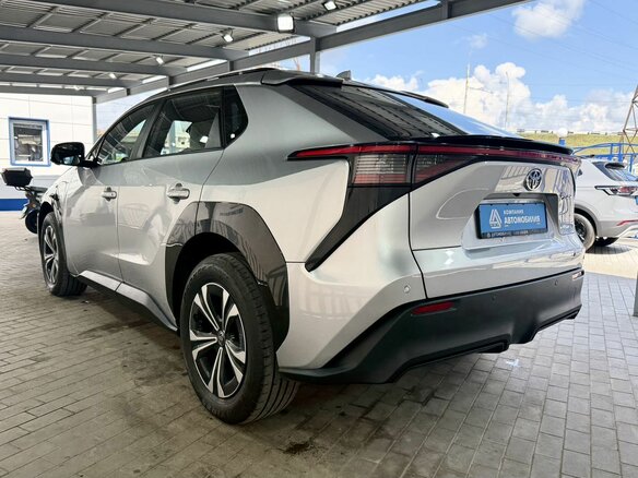 2022 Toyota bZ4X I, серый - вид 2