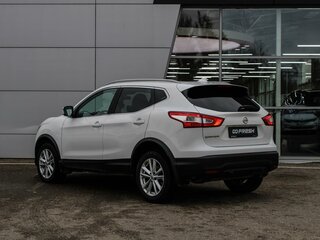2017 Nissan Qashqai II, белый, 1780000 рублей, вид 2