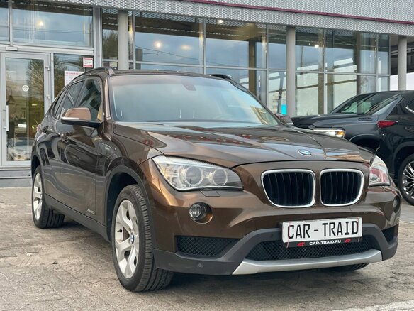 2014 BMW X1 20i I (E84) Рестайлинг, коричневый, 1400000 рублей - вид 3