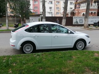 2010 Ford Focus II Рестайлинг, белый, 950000 рублей, вид 1