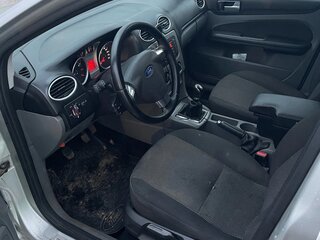 2010 Ford Focus II Рестайлинг, серебристый, 330000 рублей, вид 5