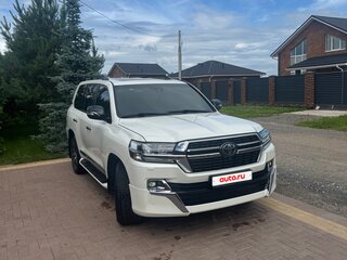 2020 Toyota Land Cruiser 200 Series Рестайлинг 2, белый, 8190000 рублей, вид 4