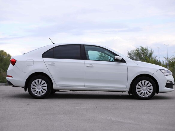 2021 Skoda Rapid II, белый - вид 3