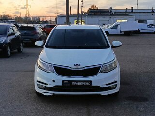 2017 Kia Rio III Рестайлинг, белый, 820000 рублей, вид 2
