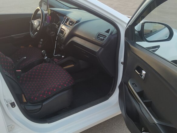 2014 Kia Rio 6-speed III, белый, 790000 рублей - вид 5