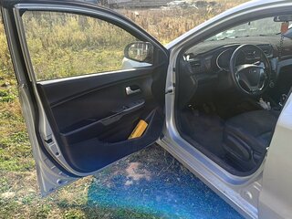 2015 Kia Rio III Рестайлинг, серебристый, 57000 рублей, вид 2