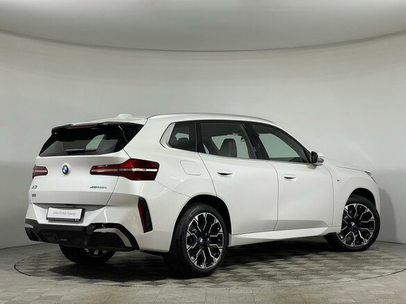 2025 BMW X3 20i xDrive IV (G45/G48), белый - вид 3