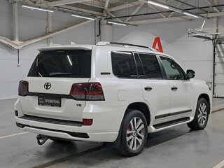 2016 Toyota Land Cruiser 200 Series Рестайлинг 2, белый, 5876000 рублей, вид 5