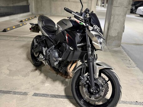 2017 Kawasaki Z 650, серебристый, 550000 рублей, вид 2