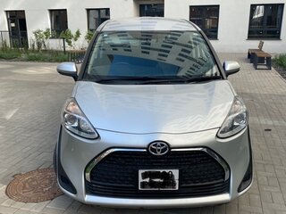 2021 Toyota Sienta II Рестайлинг, серый, 1300000 рублей, вид 2