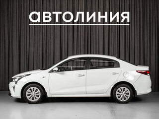 2020 Kia Rio IV Рестайлинг, белый, 980000 рублей, вид 3