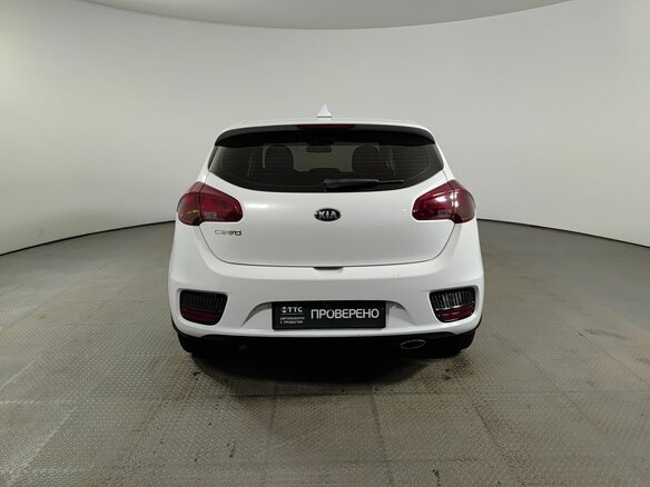 2017 Kia Ceed II Рестайлинг, белый, 1438000 рублей - вид 5