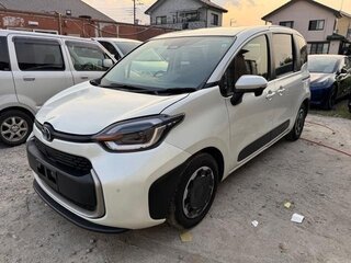 2023 Toyota Sienta III, белый, 1432000 рублей, вид 3