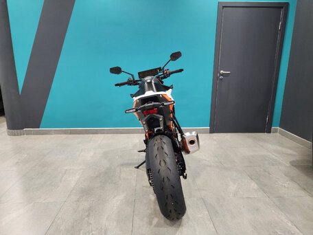 2026 KTM 990 Duke, белый, 1650000 рублей, вид 5