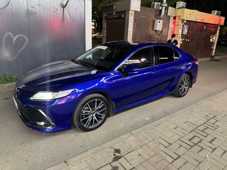 2021 Toyota Camry VIII (XV70) Рестайлинг, синий, 3150000 рублей, вид 2