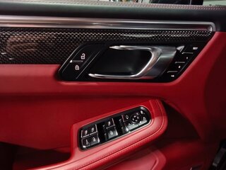 2021 Porsche Macan GTS I Рестайлинг, чёрный, 9500000 рублей, вид 3