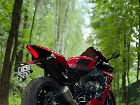 2019 Yamaha YZF-R1, красный, 1500000 рублей, вид 4