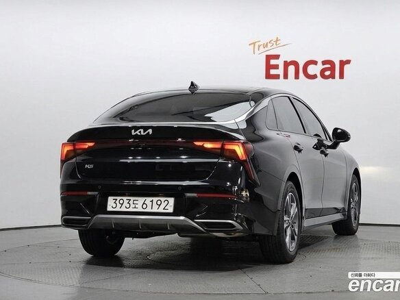 2025 Kia K5 LPi III Рестайлинг, чёрный, 2435000 рублей - вид 3