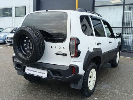 2022 Lada (ВАЗ) Niva Travel I, белый, 930000 рублей, вид 5