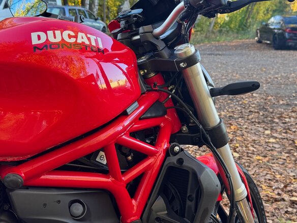 2015 Ducati Monster 821, красный, 700000 рублей - вид 2