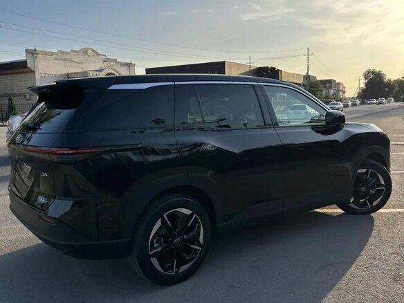 2026 Toyota bZ3X 58.3 kWh, чёрный - вид 5