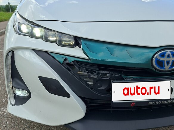 2017 Toyota Prius PHV ZVW52 IV (XW50), белый, 1850000 рублей - вид 6