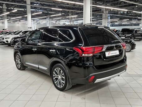 2016 Mitsubishi Outlander III Рестайлинг 2, чёрный, 1439000 рублей, вид 4
