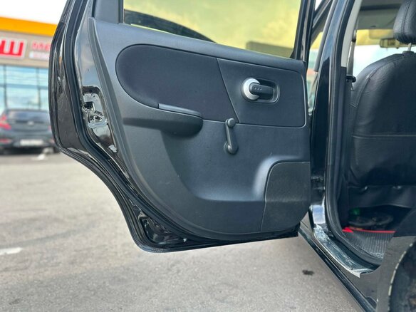2011 Nissan Note I Рестайлинг, чёрный, 640000 рублей - вид 15