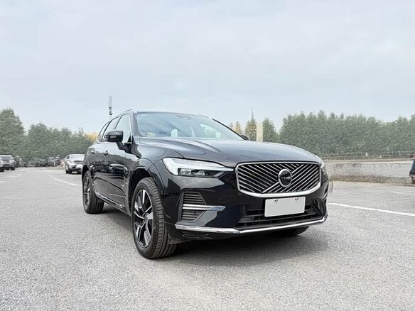 2026 Volvo XC60 II Рестайлинг 3, чёрный, 5660000 рублей - вид 4