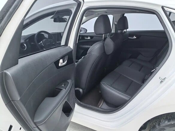 2021 Kia K3 II (China Market), белый, 1400000 рублей - вид 11