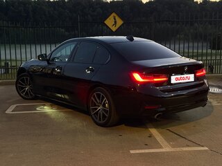 2020 BMW 3 серии 330i xDrive VII (G2x), чёрный, 2900000 рублей, вид 4
