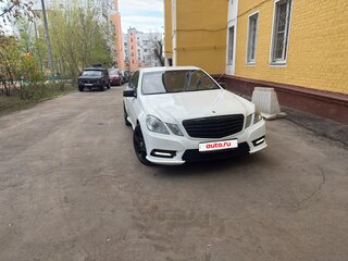 2013 Mercedes-Benz E-Класс 200 7G-Tronic IV (W212, S212, C207), белый, 1530000 рублей, вид 1