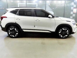 2024 Kia Seltos I Рестайлинг, белый, 2100000 рублей, вид 3