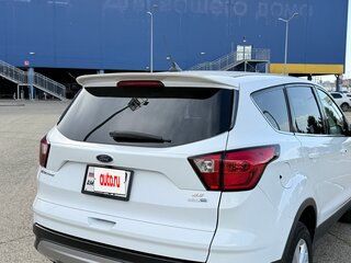 2018 Ford Escape III Рестайлинг, белый, 800000 рублей, вид 5