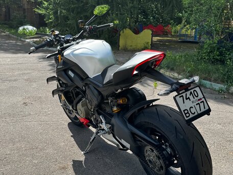 2023 Ducati Streetfighter V4, серый, 3300000 рублей, вид 4