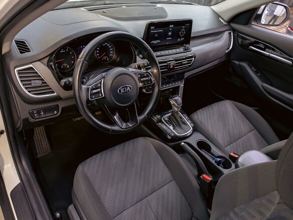 2021 Kia Seltos I, белый, 1815000 рублей - вид 12