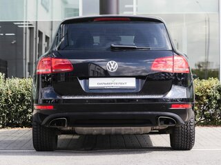 2011 Volkswagen Touareg II, чёрный, 1860000 рублей, вид 4
