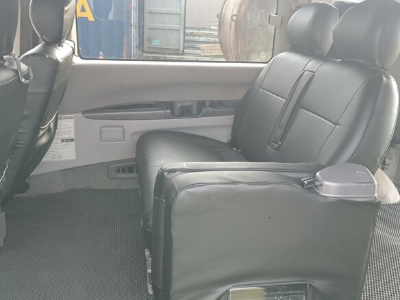 2004 Mitsubishi Delica IV, серебристый, 1600000 рублей - вид 14