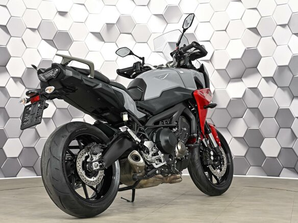 2021 Yamaha MT-09 Tracer (FJ-09), серый - вид 6