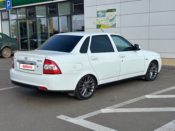 2013 Lada (ВАЗ) Priora I Рестайлинг, белый, 450000 рублей - вид 2