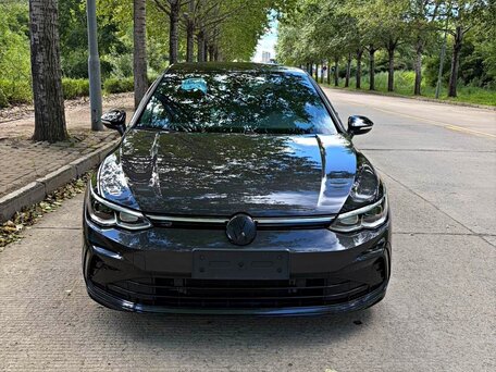 2023 Volkswagen Golf VIII, чёрный, 2010010 рублей, вид 2