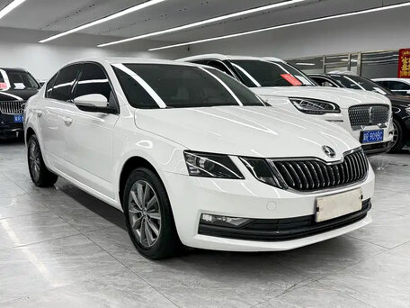 2022 Skoda Octavia III (A7) Рестайлинг, белый, 1285000 рублей, вид 1