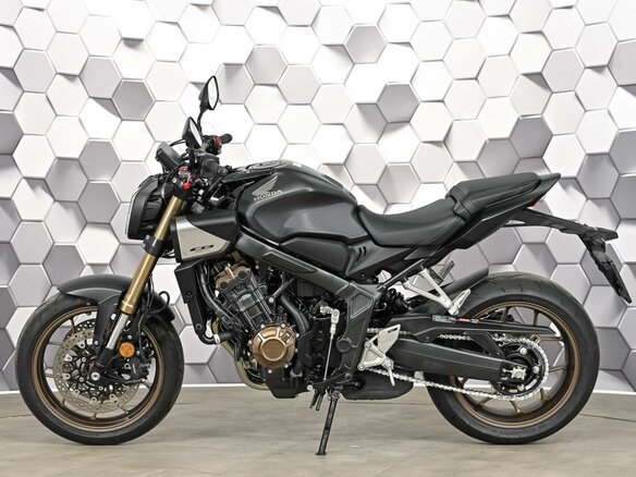 2024 Honda CB 650R, серый, 1177000 рублей - вид 3